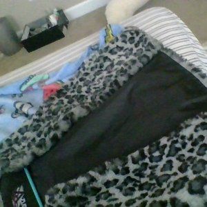 I am selling a vest i only put it on one time.